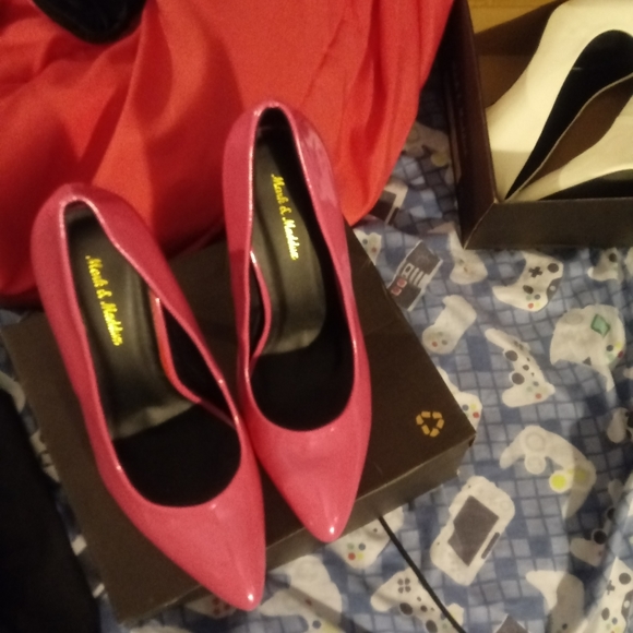 Hot pink heels 8 1/2 BRAND NEW - Picture 3 of 3